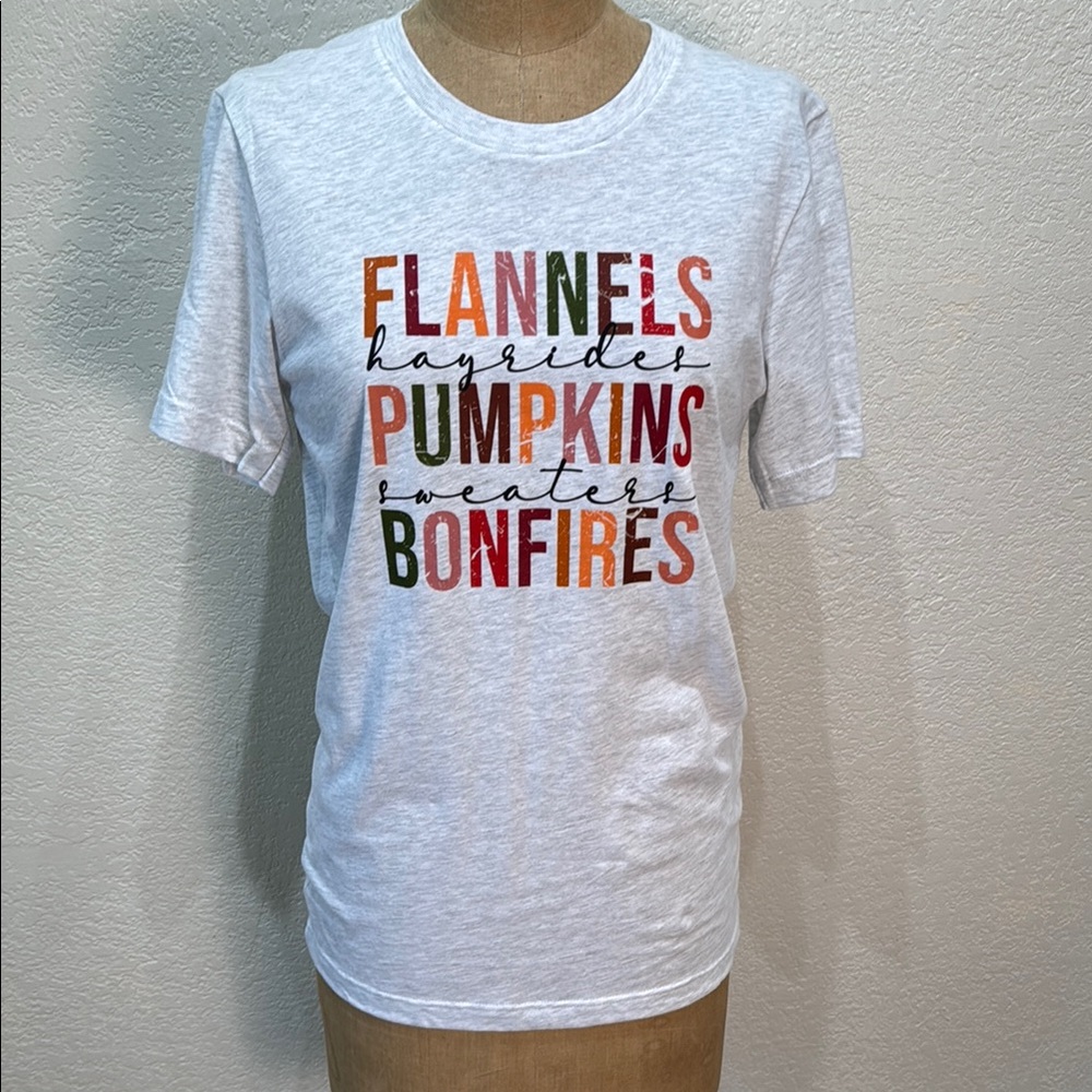 Light Grey Small Fall Graphic Tee with Colorful Text Flannels Hayrides‎ NWT